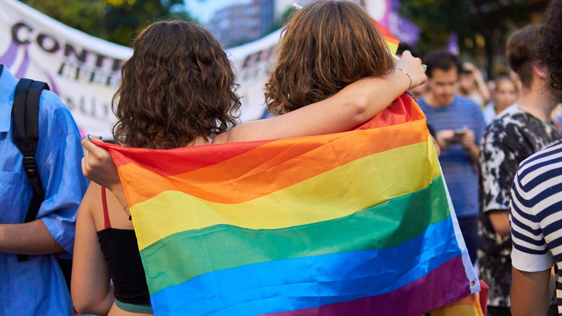 El Cabildo de Fuerteventura se suma al Día contra la LGTBIfobia e iza la bandera arcoiris