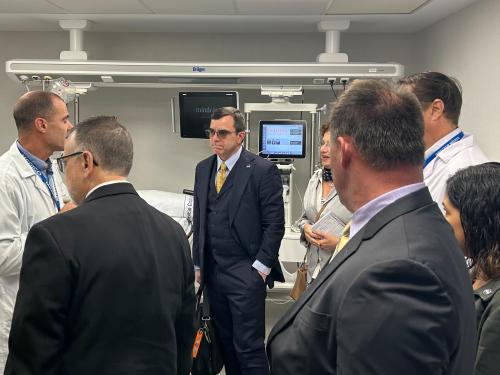 Especialistas de la NASA visitan el Hospital La Candelaria para conocer sus recursos de atención ante situaciones de emergencia