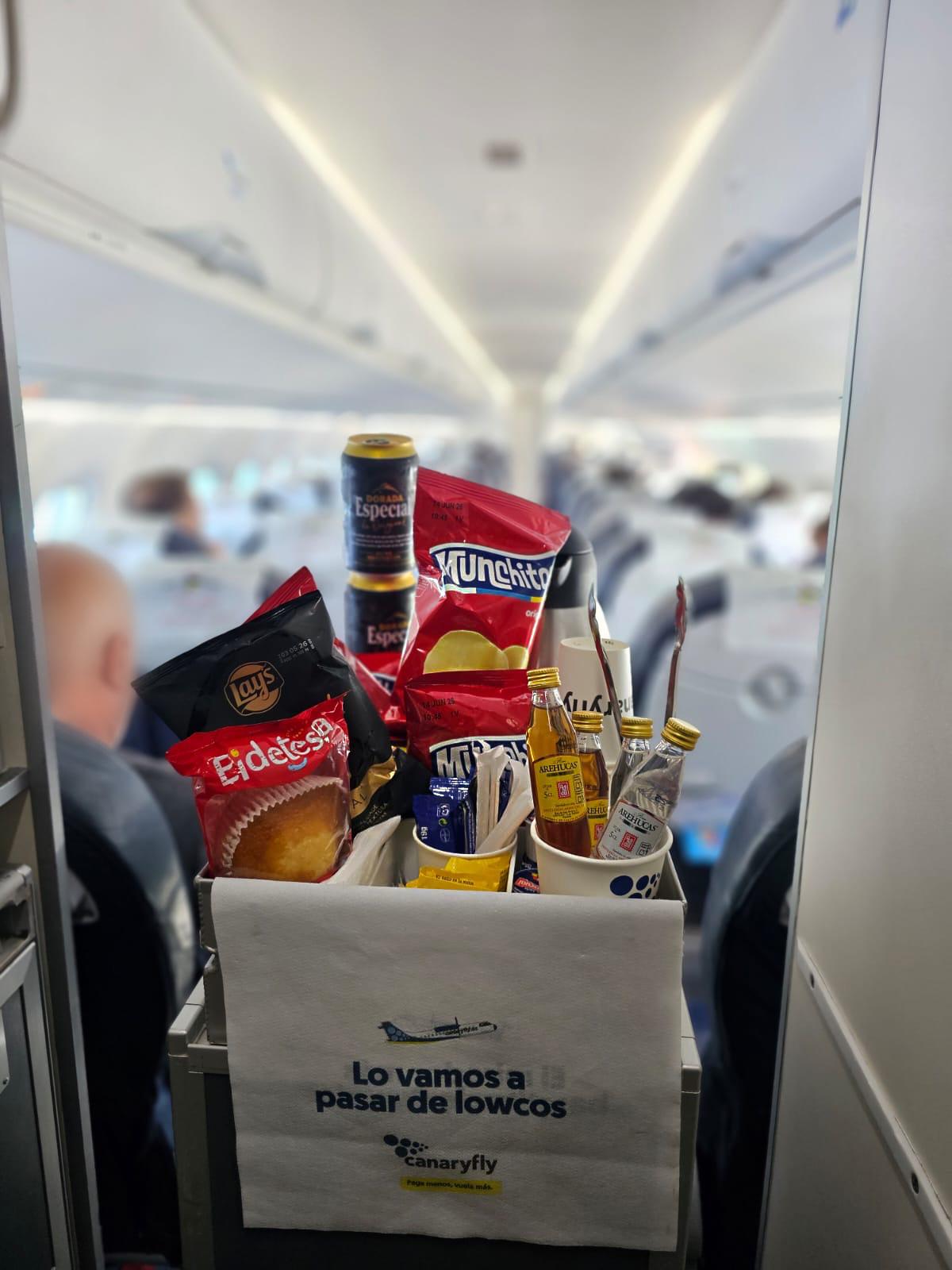 Canaryfly refuerza su compromiso con el servicio a bordo e incorpora nuevos productos a su oferta